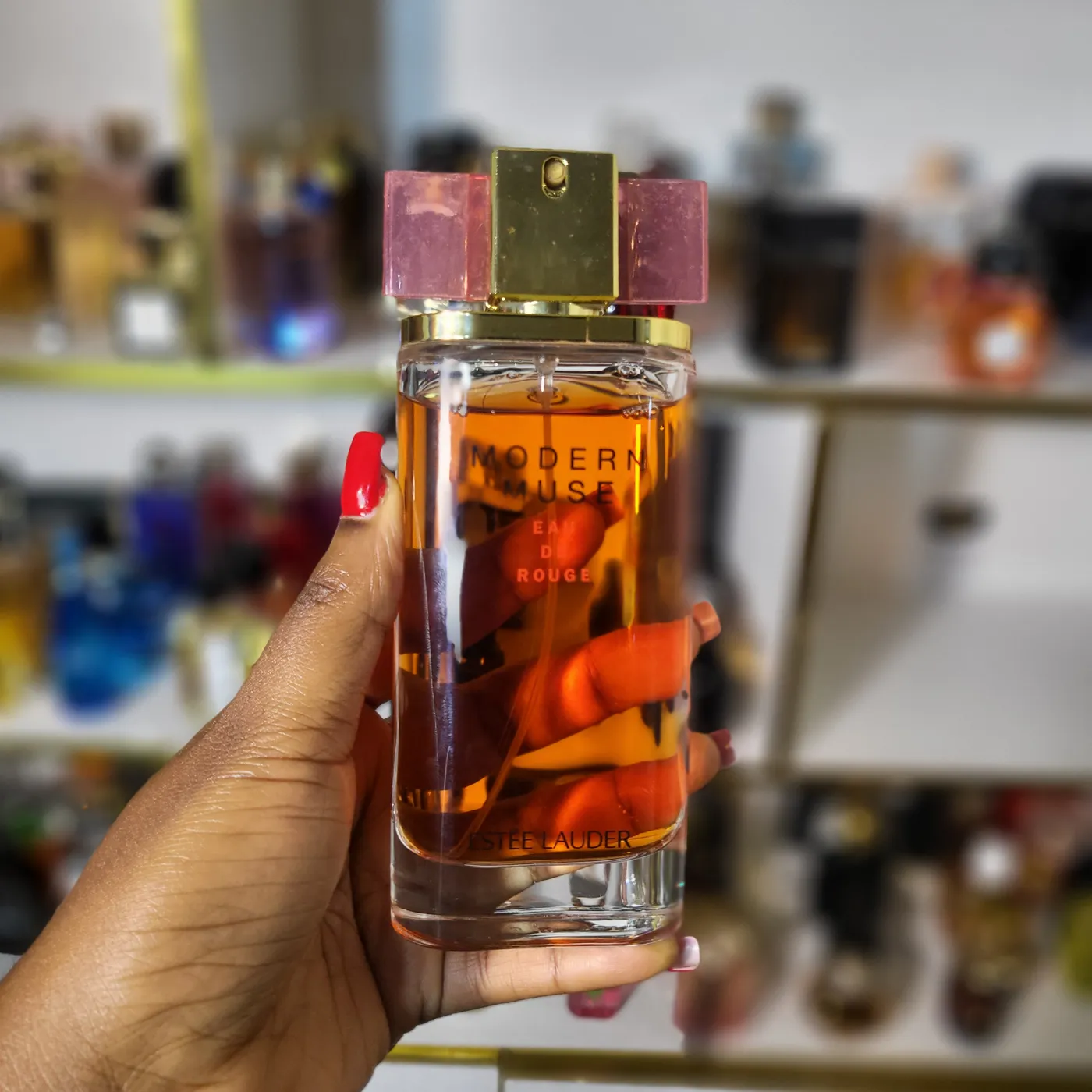 Estée Lauder Modern Muse Eau de Rouge Eau de Toilette bottle